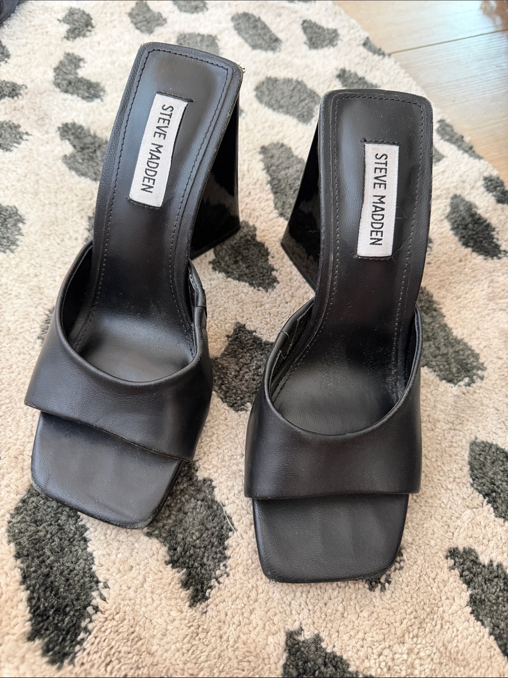 Steve Madden Twists Sandal Black Square-Toe Block Heel Mules with Wide Strap 7.5